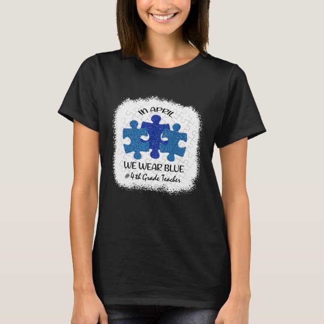 Camiseta 4th Grade Teacher Autism Awareness In April We Wea (Anverso)