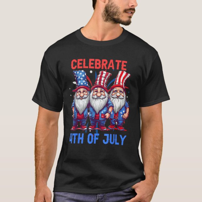 Camiseta 4th Of July American Gnomes Celebrating Independen (Anverso)
