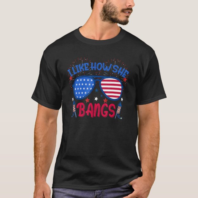 Camiseta 4th of July Couple I Like How She Bangs Fireworks (Anverso)