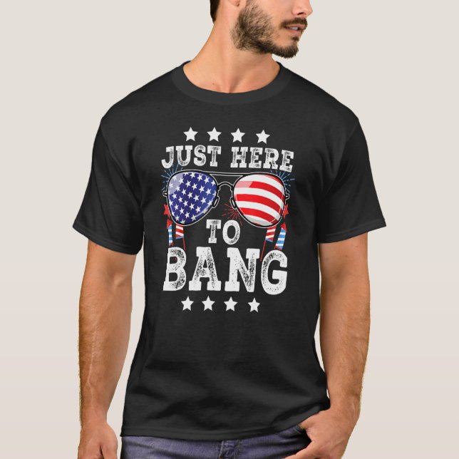 Camiseta 4th Of July Just Here To Bang American Flag Firewo (Anverso)