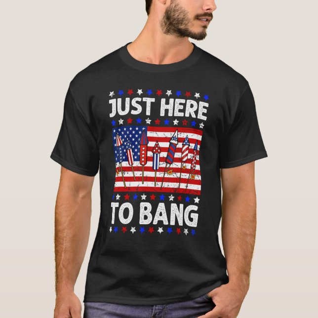 Camiseta 4th Of July Just Here to Bang Fireworks Men Women  (Anverso)