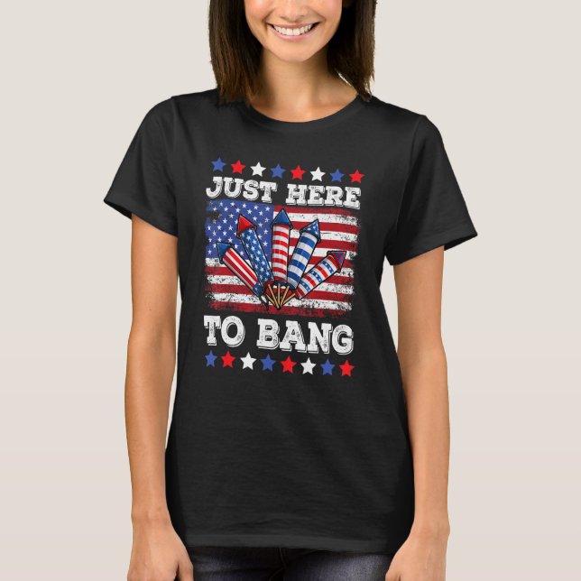 Camiseta 4th Of July Just Here to Bang Fireworks Men Women  (Anverso)