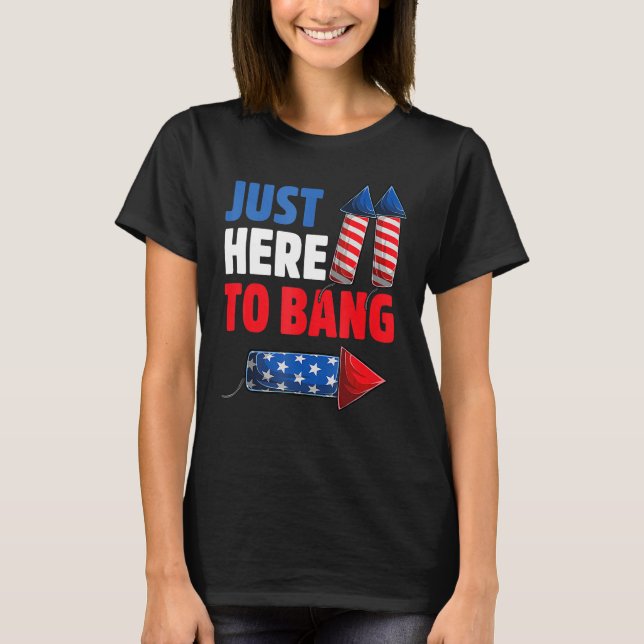 Camiseta 4th Of July Just Here to Bang Fireworks Men Women  (Anverso)