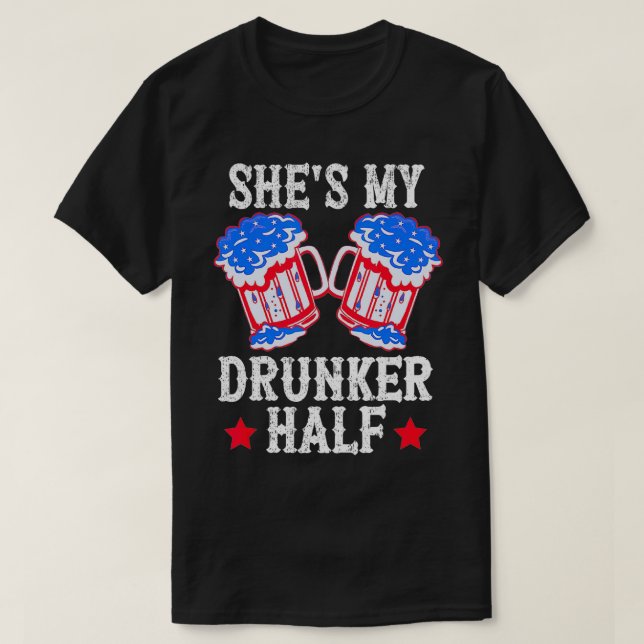 Camiseta 4th of July Matching Couple s She's Is My Drunker  (Diseño del anverso)