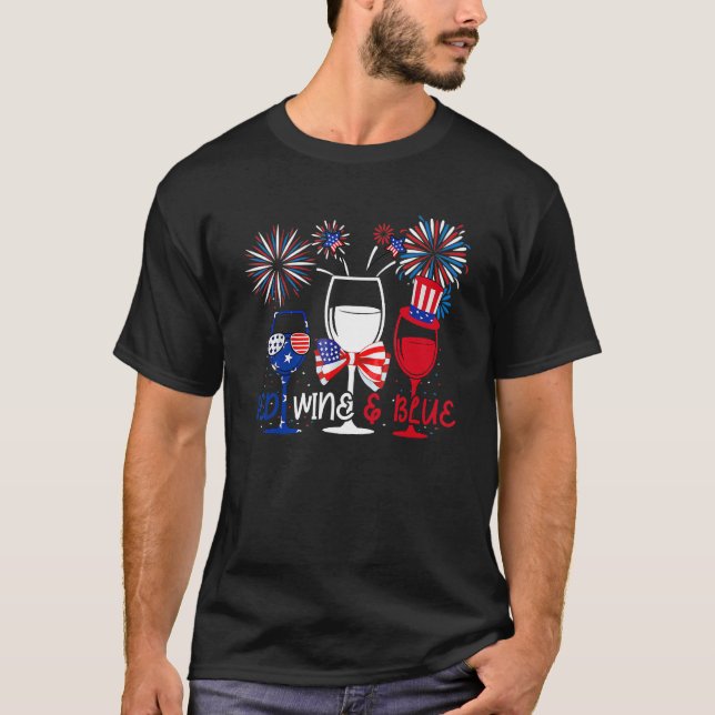 Camiseta 4th Of July Red White Blue Wine Glasses Fireworks  (Anverso)