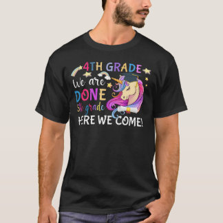 Camiseta 4th we are done 5th grade here we com