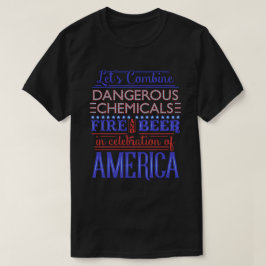 Camiseta 4to divertido de los fuegos artificiales de la