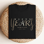Camiseta 50.º regalo de aniversario de Boda negro de oro<br><div class="desc">Camiseta de 50 años boda única y moderna. Personaliza y personalizar fácilmente por año y nombre para ti o amigos especiales,  parejas,  padres o tu esposo/esposa. Asegúrese de revisar el resto de mi colección para más ideas de regalo.</div>