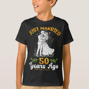 Camiseta 50 años atrás casados yendo fuerte aniversario 