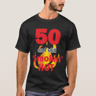 Camiseta 50 años de edad y aún ahumado caliente 2-50 cumple