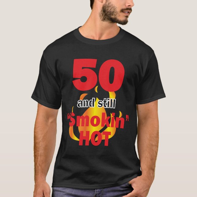 Camiseta 50 años de edad y aún ahumado caliente 2-50 cumple (Anverso)