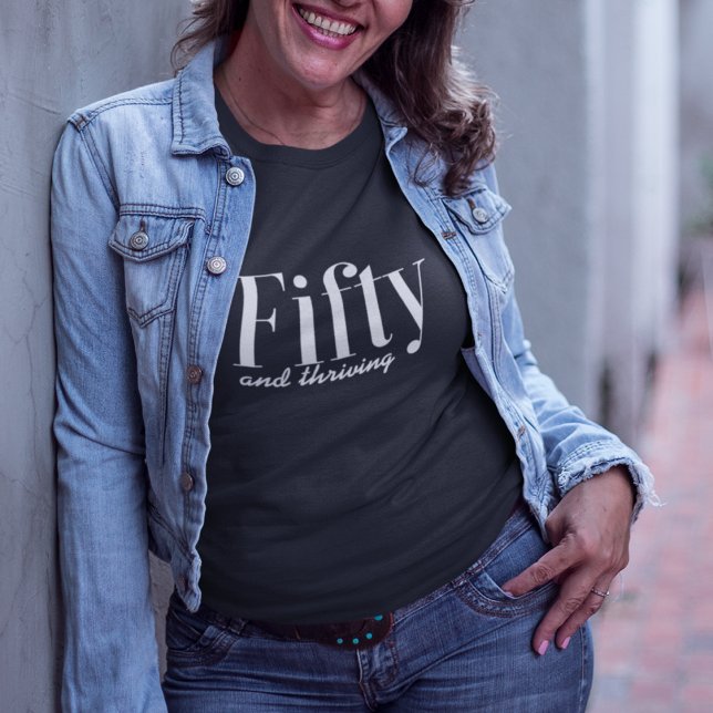 Camiseta 50 y Thriving Typography Simple Modern Personaliza (Subido por el creador)