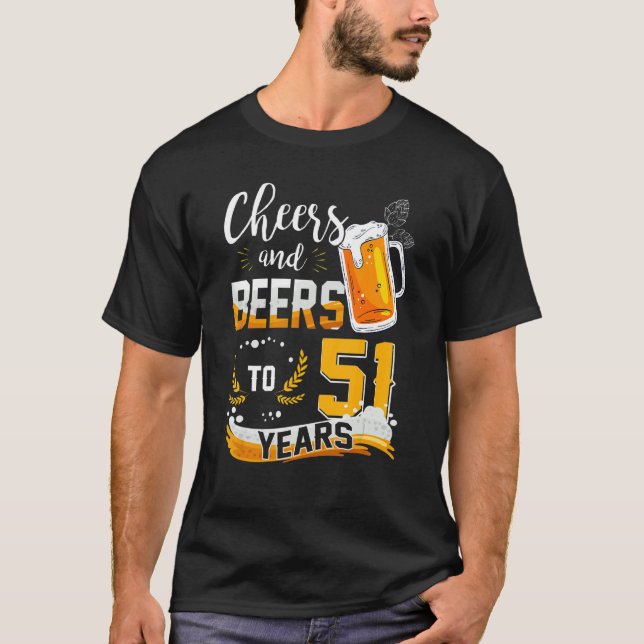 Camiseta 51 Alegres Y Cervezas A 51 Años Nacidos (Anverso)