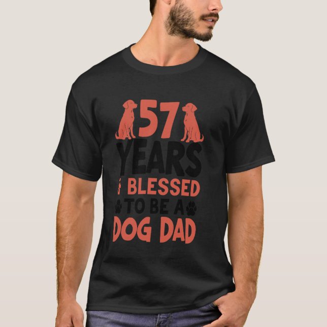 Camiseta ¡57 años y papá perro! Cumpleaños de 57 años (Anverso)