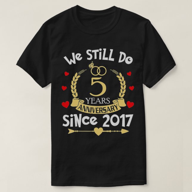 Camiseta 5.º Aniversario Boda Todavía Hacemos 5 Años Desde  (Diseño del anverso)