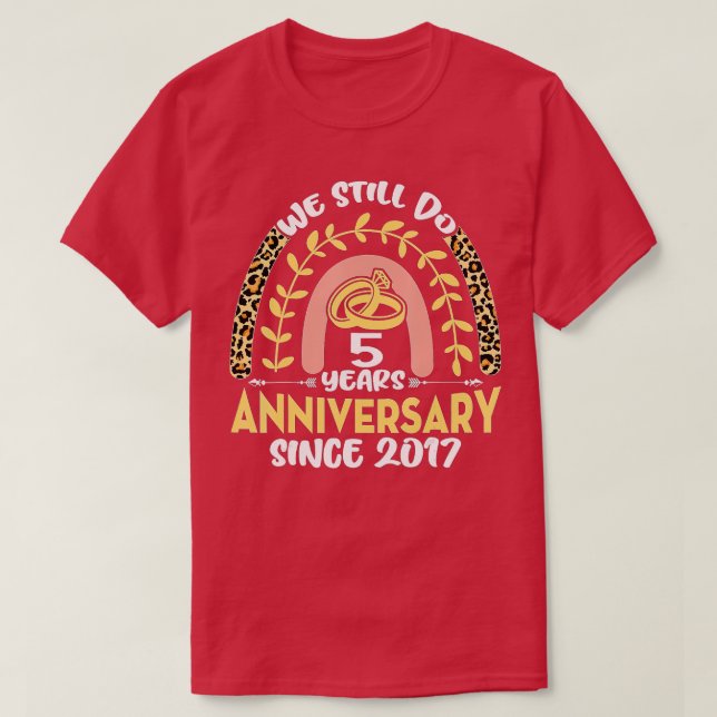 Camiseta 5.º Aniversario Boda Todavía Hacemos Leopard De 5  (Diseño del anverso)