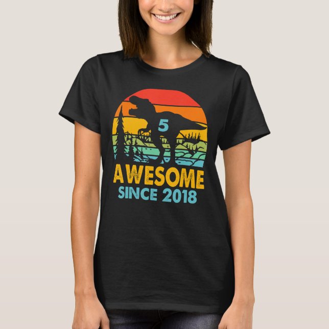 Camiseta 5.º cumpleaños increíble desde Dinosaurio 2018 5 a (Anverso)