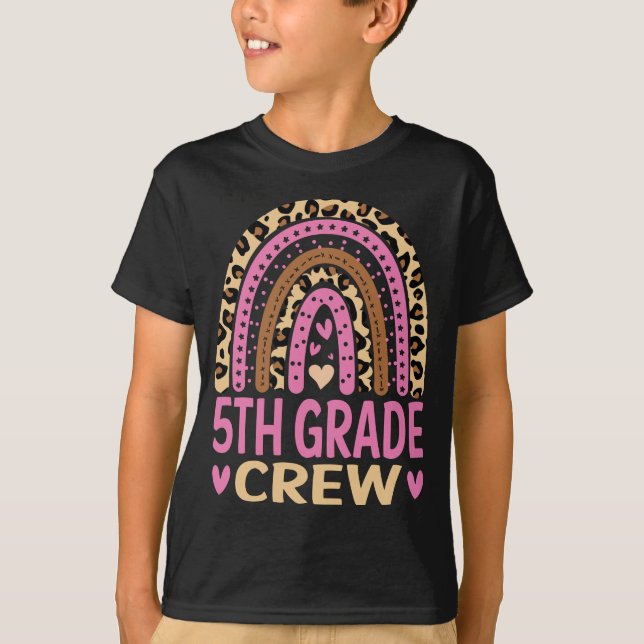 Camiseta 5.º leopardo arcoiris de grado de vuelta a la escu (Anverso)