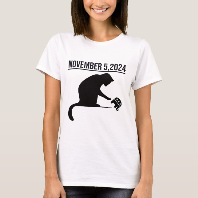 Camiseta 5 De Noviembre De 2024 La Venganza De Los Gatos Da (Anverso)