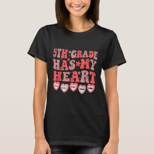 Camiseta 5° Grado tiene mi corazón Quinto Grado Profesor Va