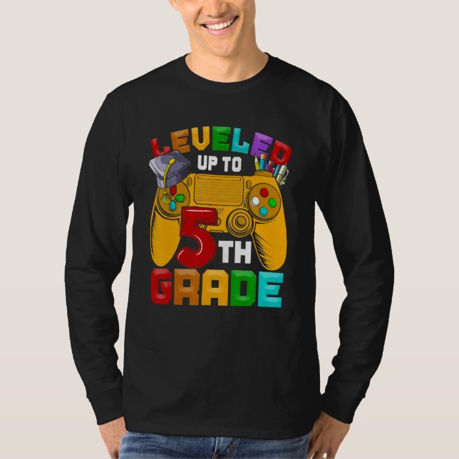 Camiseta 5th Grade Gamer Leveled Up To Of Fifth Grade Back  (Anverso)