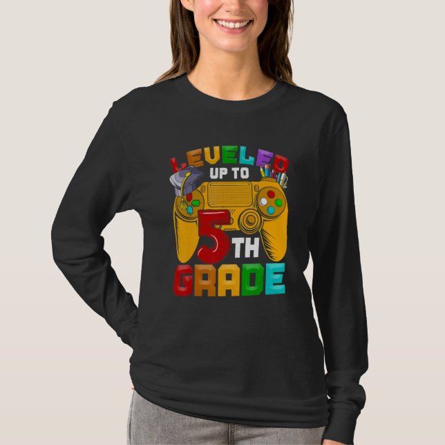 Camiseta 5th Grade Gamer Leveled Up To Of Fifth Grade Back  (Anverso)