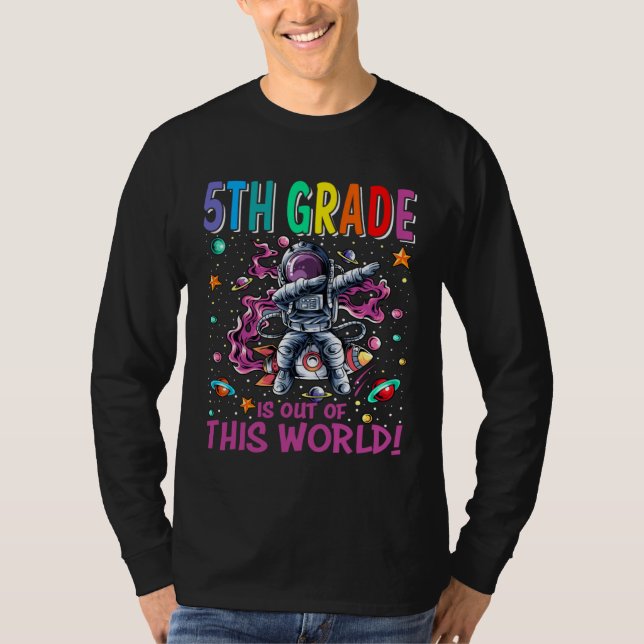 Camiseta 5th Grade Is Out Of This World Space Rocket (Anverso)