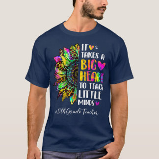 Camiseta 5th Grade Teacher It Takes A Big Heart to Shape Li