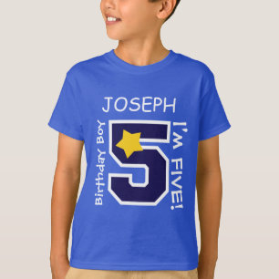 Camiseta 5to AZUL del muchacho del cumpleaños un nombre de