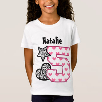 Camiseta 5to Corazones de la cebra del cumpleaños cuatro