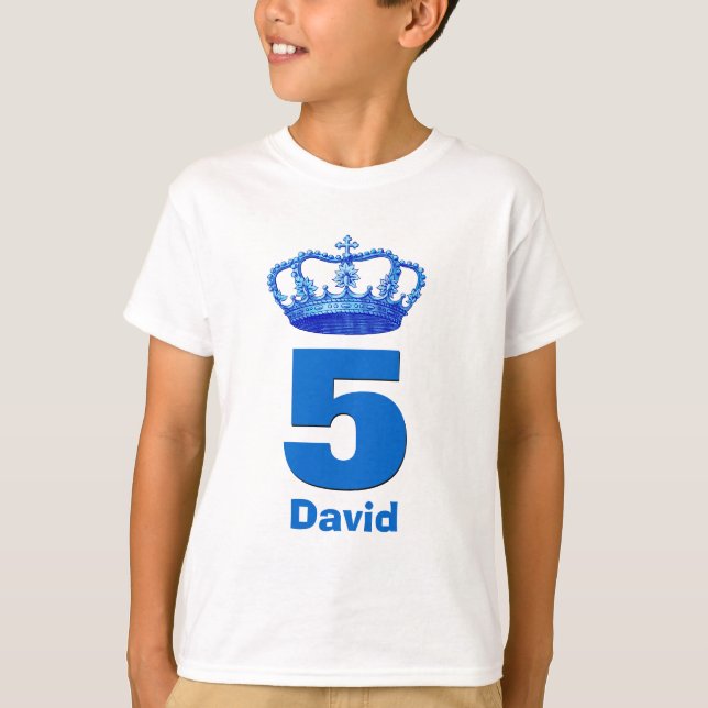 Camiseta 5to Corona del cumpleaños y muchacho conocido de (Anverso)