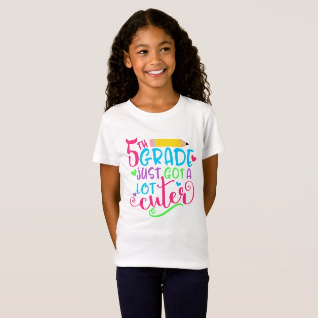 Camiseta 5to El grado acaba de conseguir mucho más lindo de (Anverso completo)