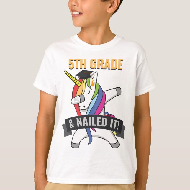 Camiseta 5to El GRADO lo clavó graduación que frotaba del (Anverso)