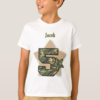 Camiseta 5to Nombre de encargo de Camo del muchacho del