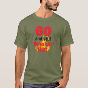 Camiseta 60 años y aún Smokin calientes - 60.o cumpleaño
