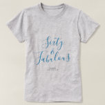 Camiseta 60 Fabulous Blue Custom Name 60th Birthday Gift<br><div class="desc">Celebre el giro de 60 en estilo con este nombre personalizado de la moderna camiseta de cumpleaños 60 con el texto sesenta y fabuloso en un elegante guión azul. Simplemente agrega tu nombre a esta camiseta de la celebración de los 60 años. Perfecto regalo de cumpleaños para un niño de...</div>