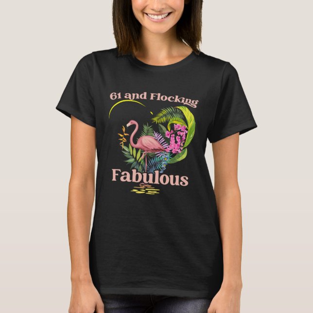 Camiseta 61 años de edad y bandada Fabulous Flamingo Birthd (Anverso)