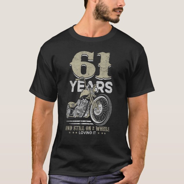 Camiseta 61 Años Y Todavía En 2 Ruedas Amándola 61 Años (Anverso)