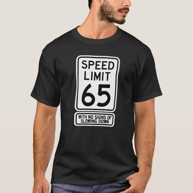Camiseta 65.º Rótulo límite de velocidad de cumpleaños 65 a (Anverso)