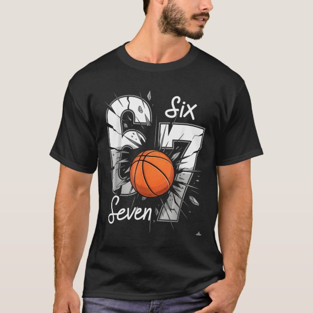 Camiseta 67 Basketball Six Seven 6 7 Meme 67  (Anverso)