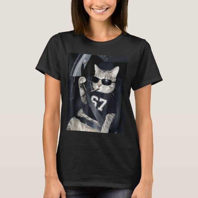 Camiseta 67 Cat Wearing Sungles Gen Alpha Smoking Cat  (Anverso)