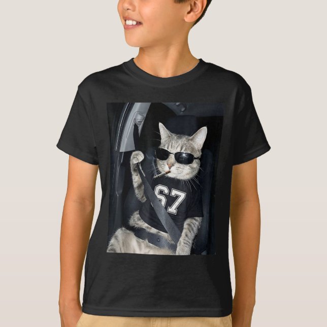 Camiseta 67 Cat Wearing Sungles Gen Alpha Smoking Cat  (Anverso)