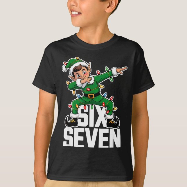 Camiseta 67 Christmas Six Seven 6 7 Meme Funny Dabbing Elf  (Anverso)