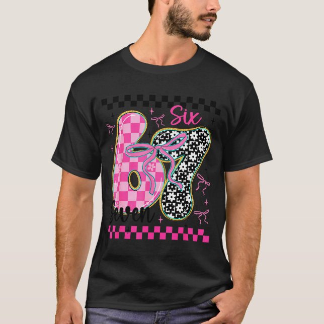 Camiseta 67 Funny Meme Filled With Hearts Six Seven Valenti (Anverso)