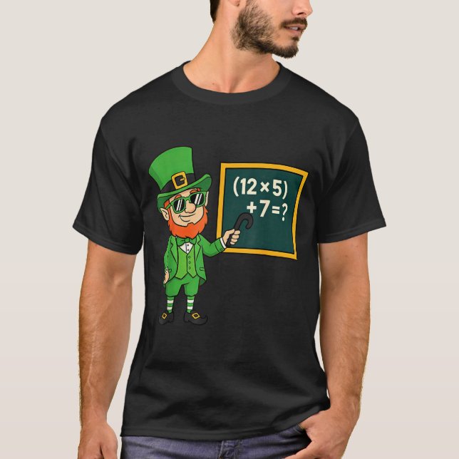 Camiseta 67 Funny St Patricks Day Math Teacher Meme Six Sev (Anverso)