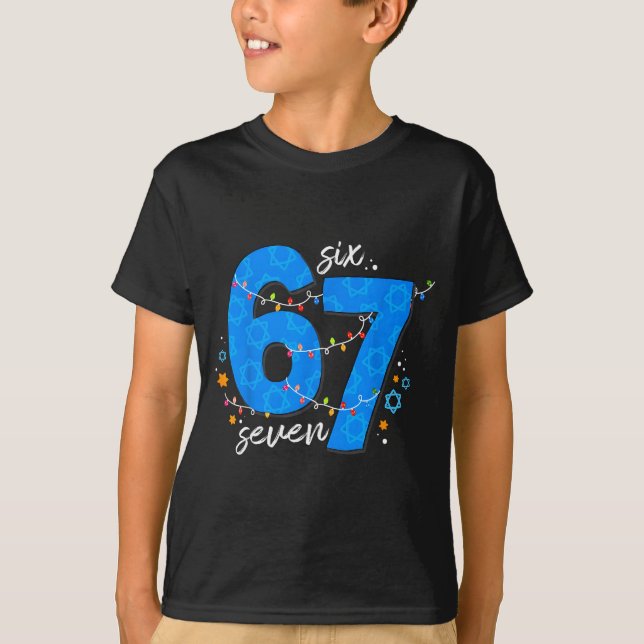 Camiseta 67 Hanukkah Jewish Holiday Menorah Six Seven Meme  (Anverso)