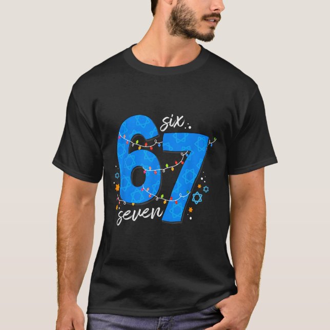 Camiseta 67 Hanukkah Jewish Holiday Menorah Six Seven Meme  (Anverso)