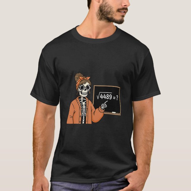 Camiseta 67 Maestra Skeleton Halloween Square Root 4489 Mes (Anverso)