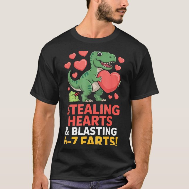 Camiseta 67 Meme Dinosaur Stealing Hearts 6-7 Farts Valenti (Anverso)