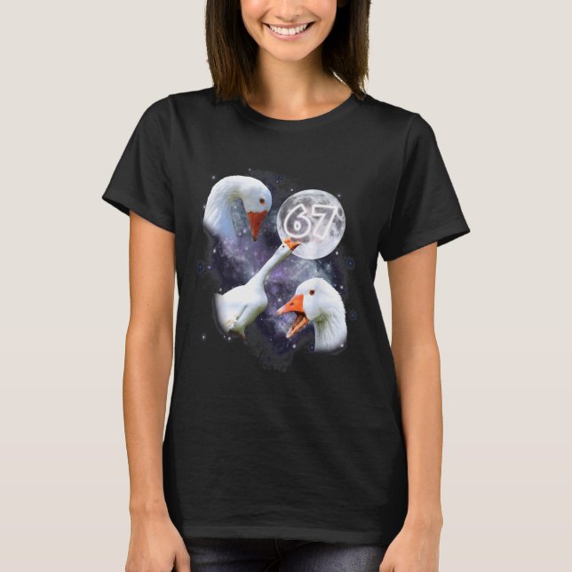 Camiseta 67 Meme Goose Howling At The Moon Funny Six Seven  (Anverso)